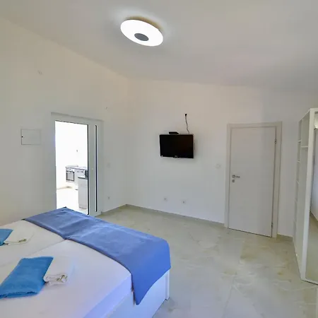 Petrovac Apartment *