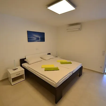 Petrovac * Zavala