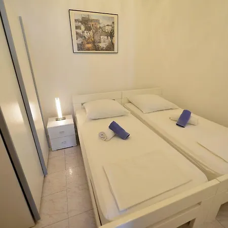 Petrovac Apartment *