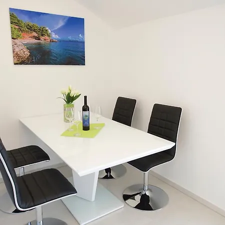 Διαμέρισμα Petrovac Zavala